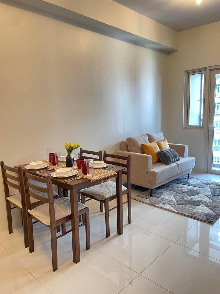 For Rent: Fully Furnished 1BR Unit with Balcony at Time Square West, BGC - photo 1