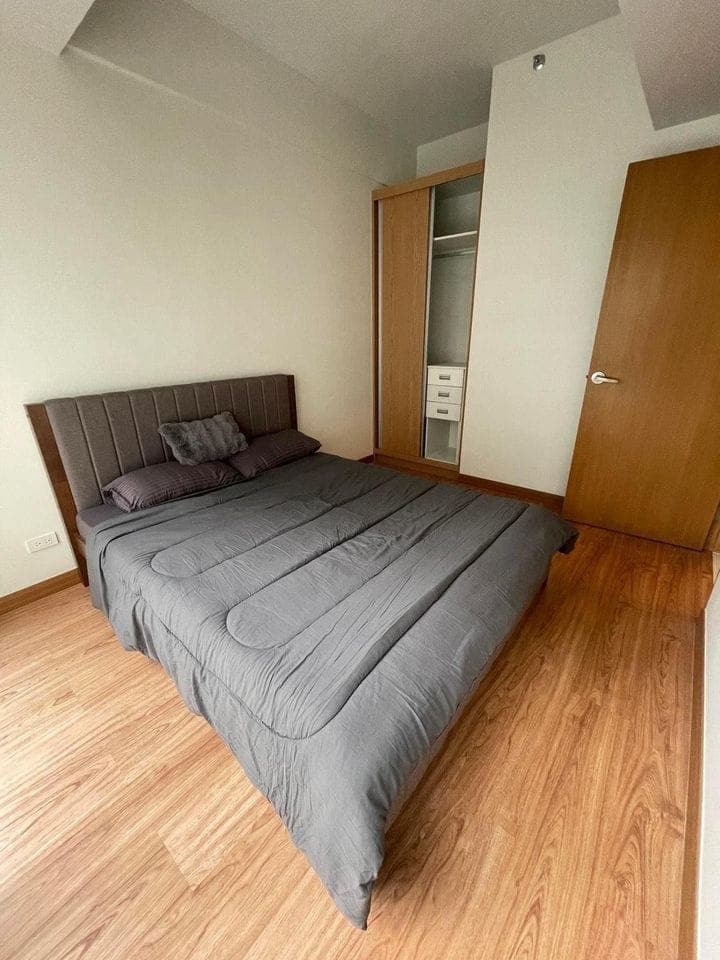 For Rent: Fully Furnished 1BR Unit with Balcony at Time Square West, BGC - photo 2