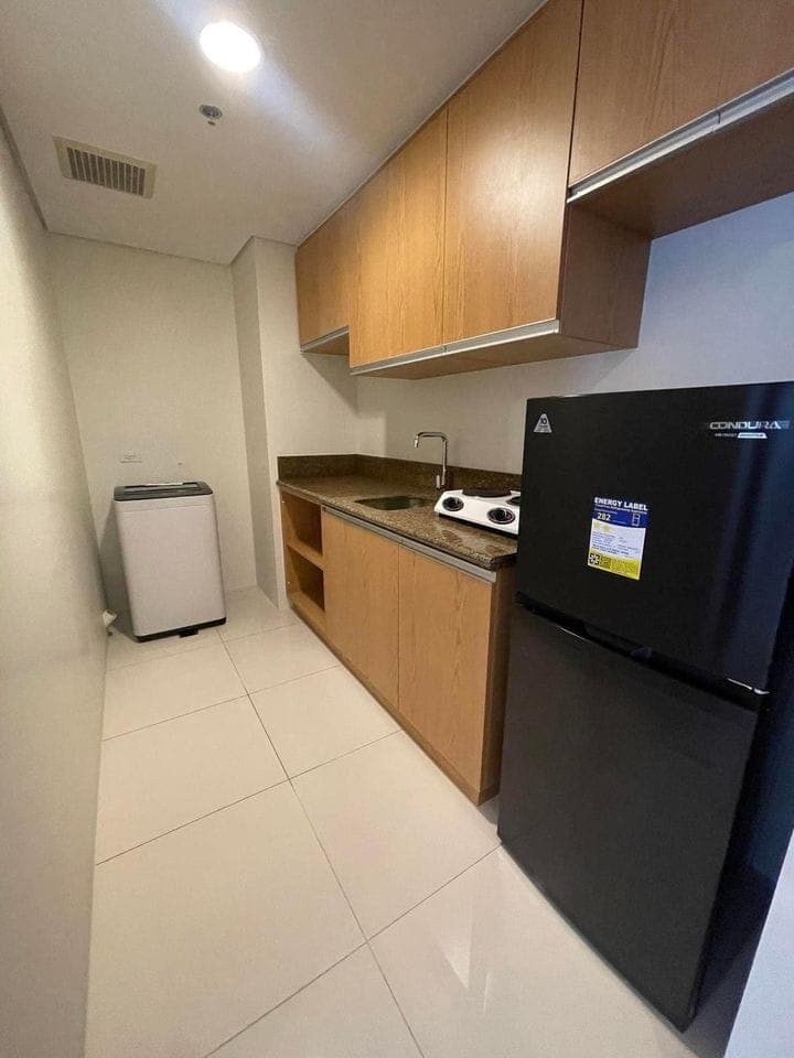 For Rent: Fully Furnished 1BR Unit with Balcony at Time Square West, BGC - photo 5