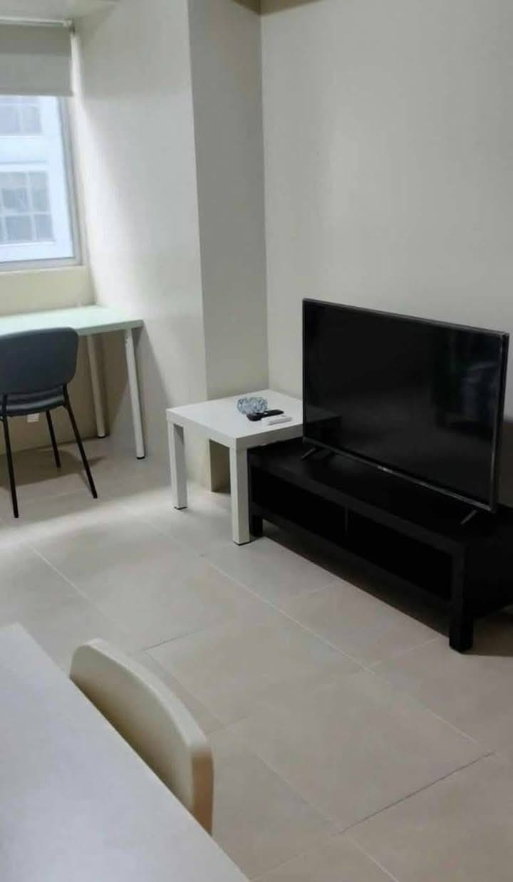 For Lease: Fully Furnished 1 BR at Avida Turf, BGC, Taguig City - photo 1
