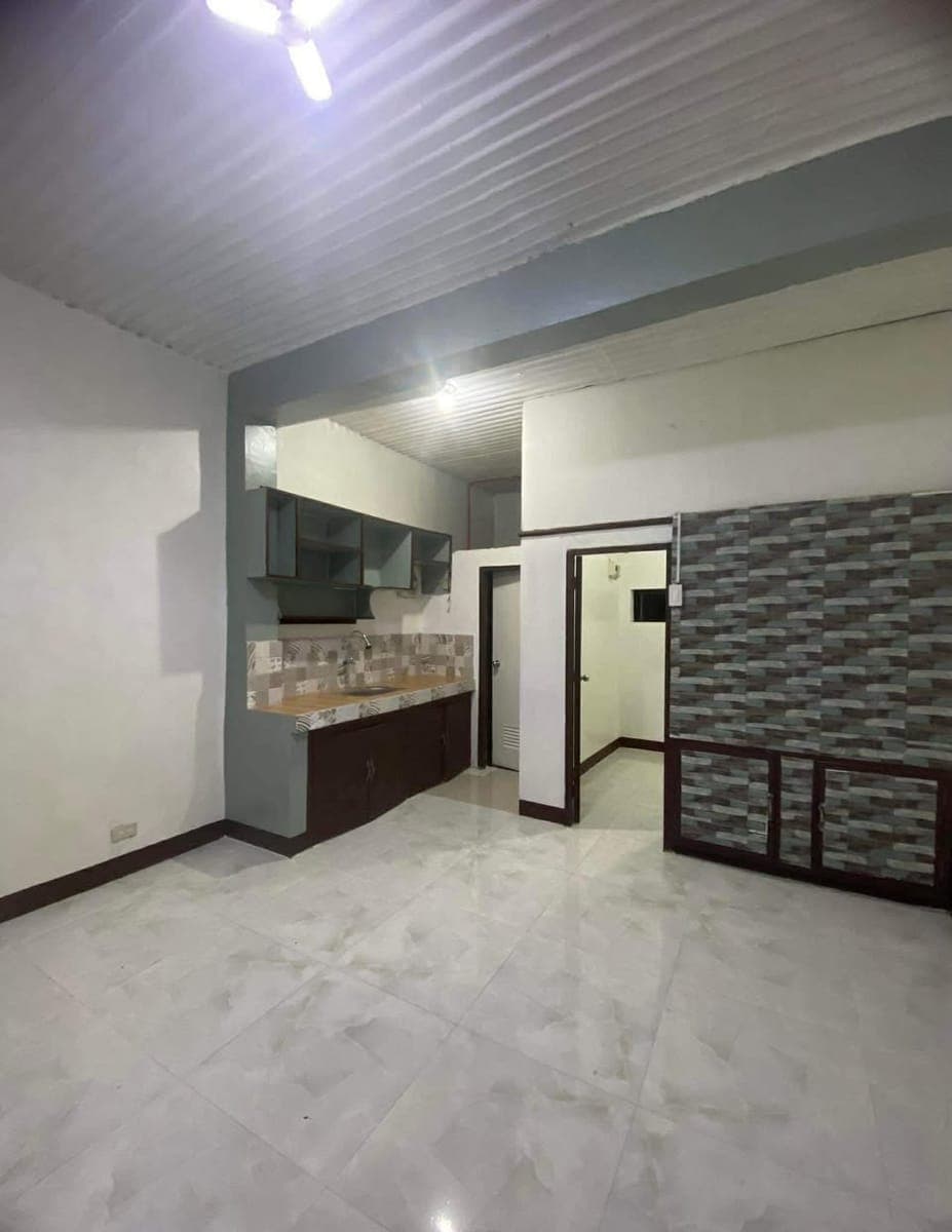 Looking for: 1 Person Replacement only (2,500  per month sa hatian) - photo 1