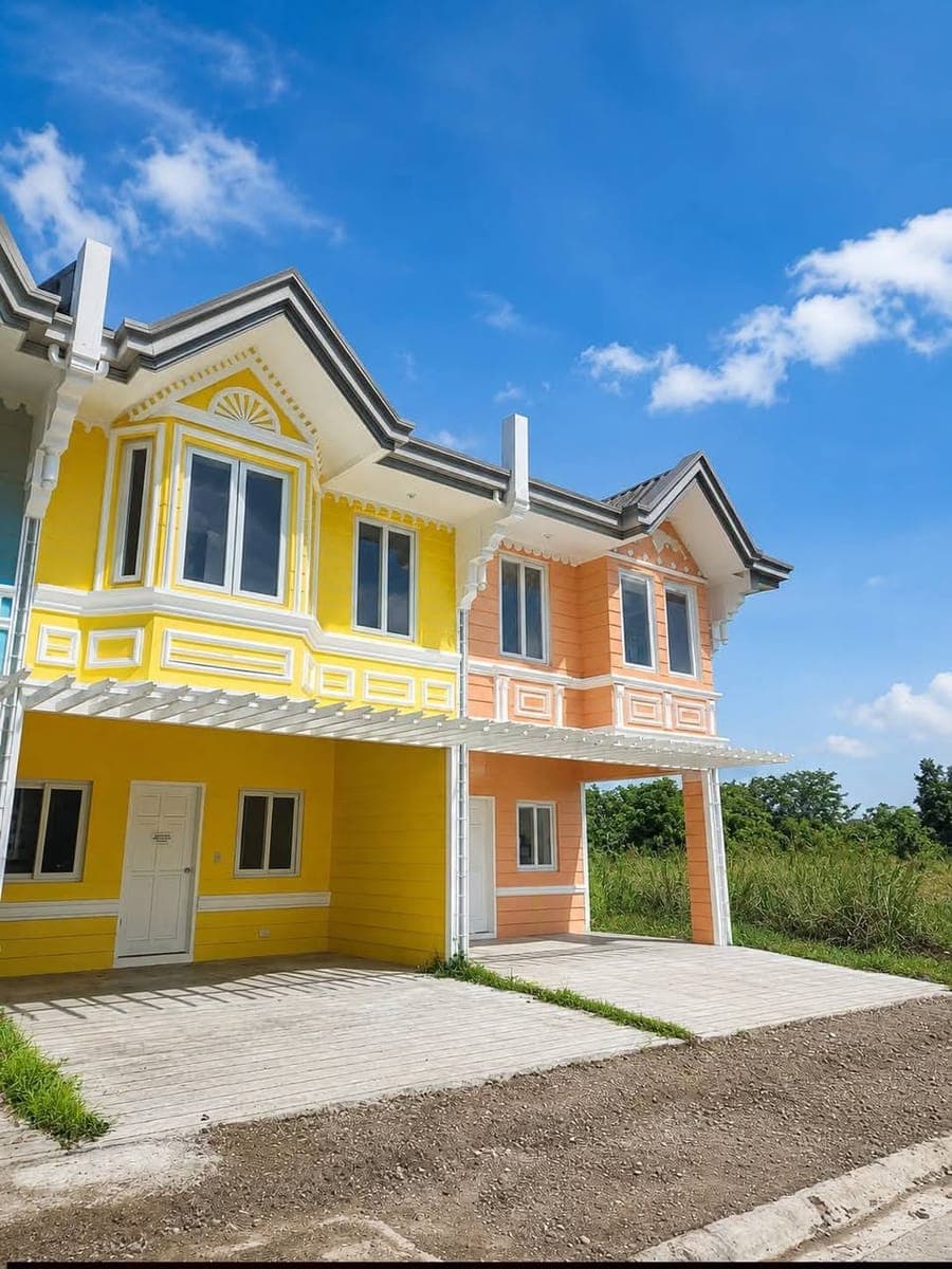 4-BEDROOM END UNIT FOR RENT – PONTEFINO ESTATES - photo 1