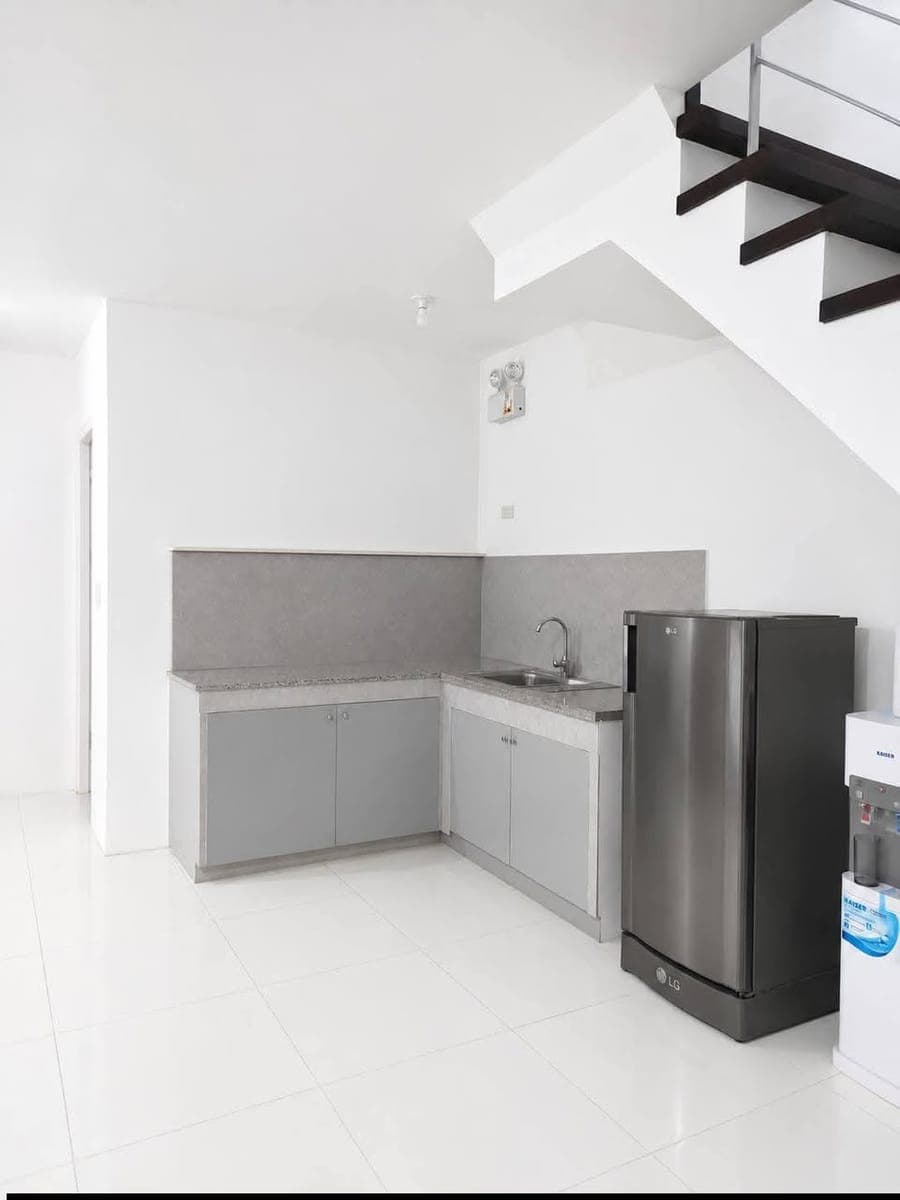 4-BEDROOM END UNIT FOR RENT – PONTEFINO ESTATES - photo 3