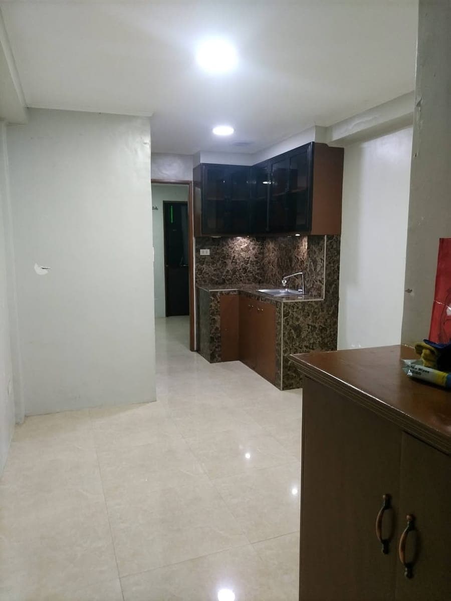 1BR apartment with balcony located in East Rembo available last week of May - photo 1