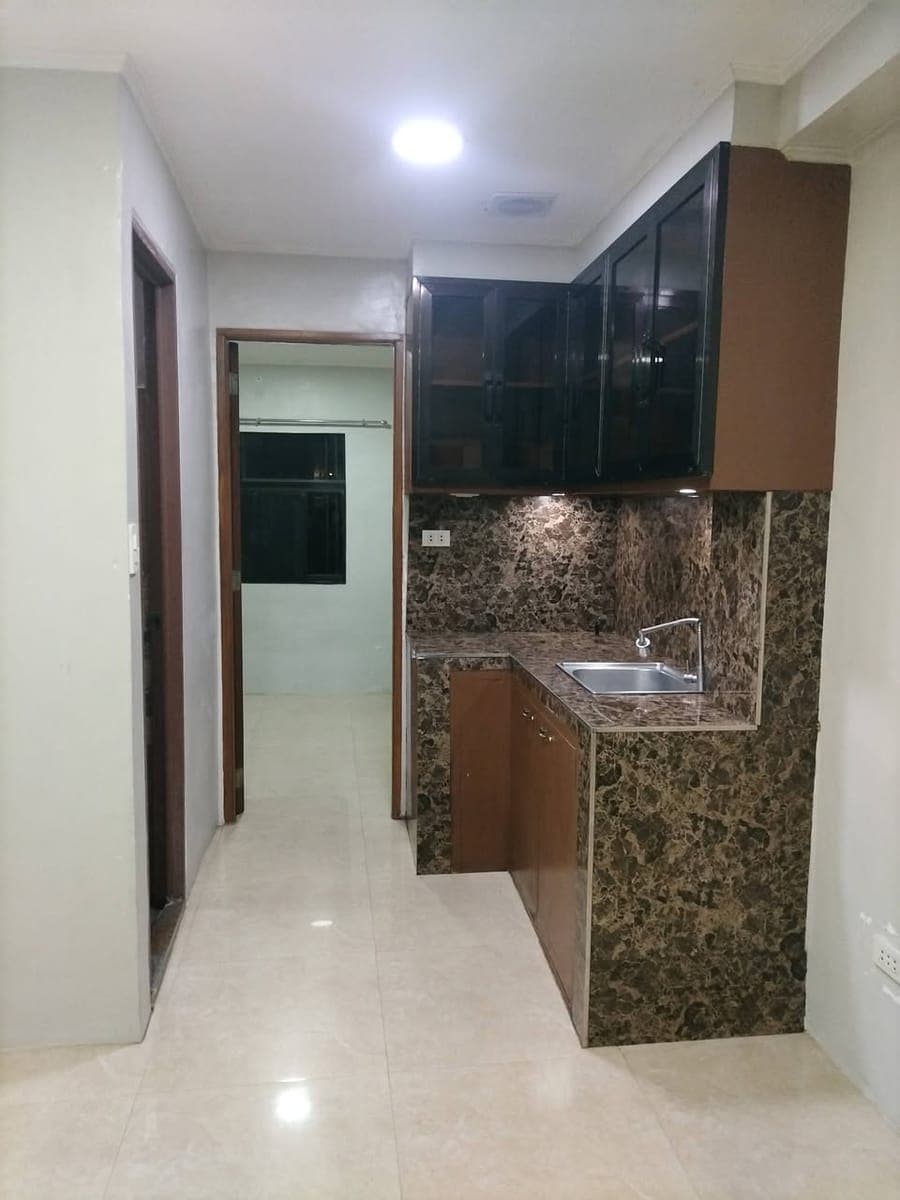 1BR apartment with balcony located in East Rembo available last week of May - photo 2