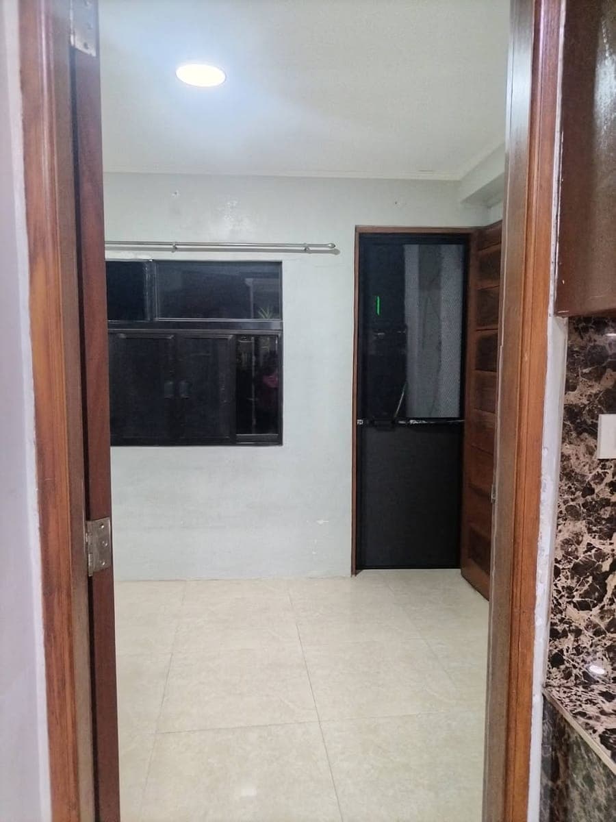 1BR apartment with balcony located in East Rembo available last week of May - photo 4