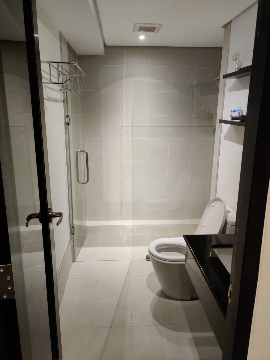 **For lease:** - photo 1