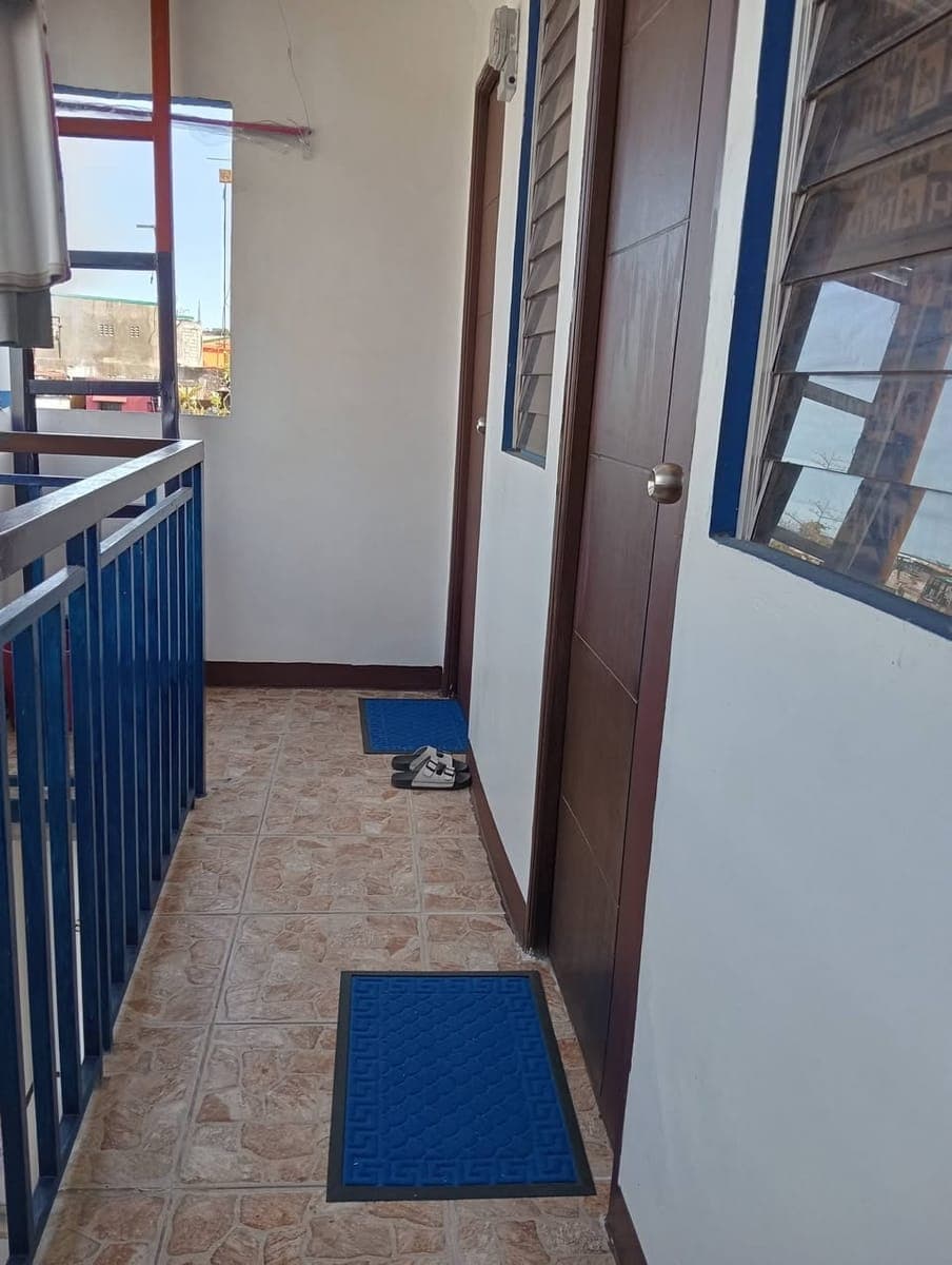 Room for rent available June 4 studio type own cr lababo metro submeter loc. Brgy cental signal tagu... - photo 4