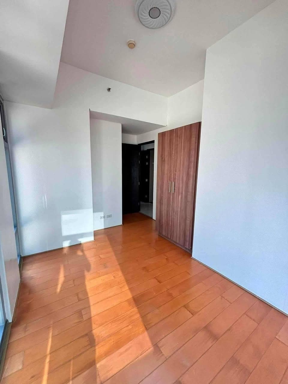FOR LEASE: - photo 3