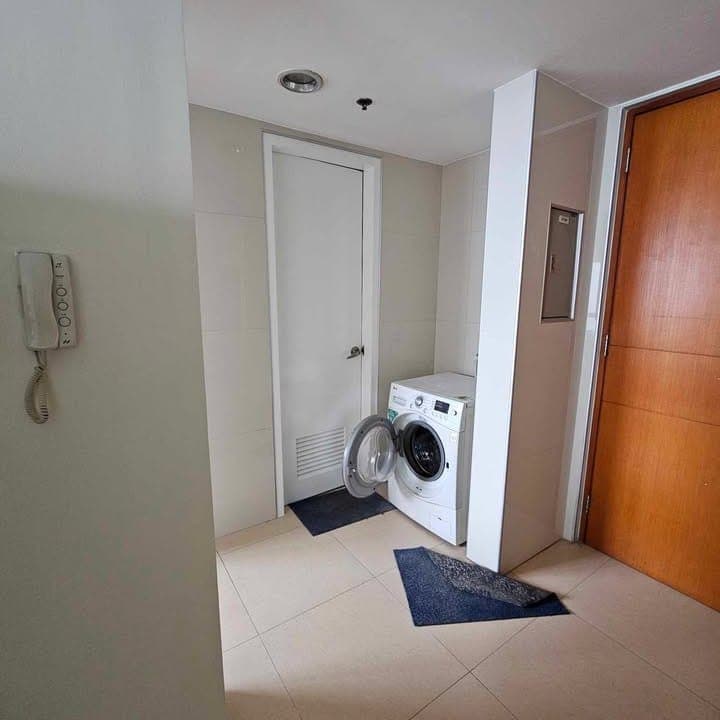 For Rent: Fully Furnished 1BR Unit with Maid’s Room at The Infinity, BGC - photo 3