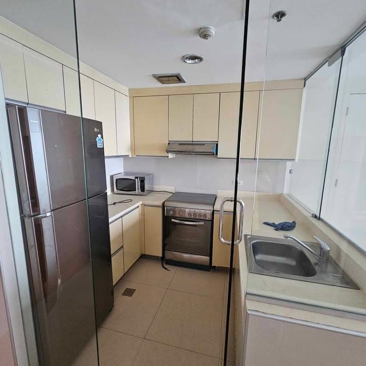 For Rent: Fully Furnished 1BR Unit with Maid’s Room at The Infinity, BGC - photo 4