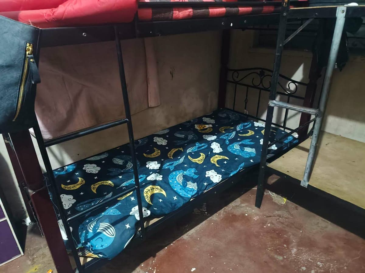 Available Room Bedspace ( Female Only) - photo 1