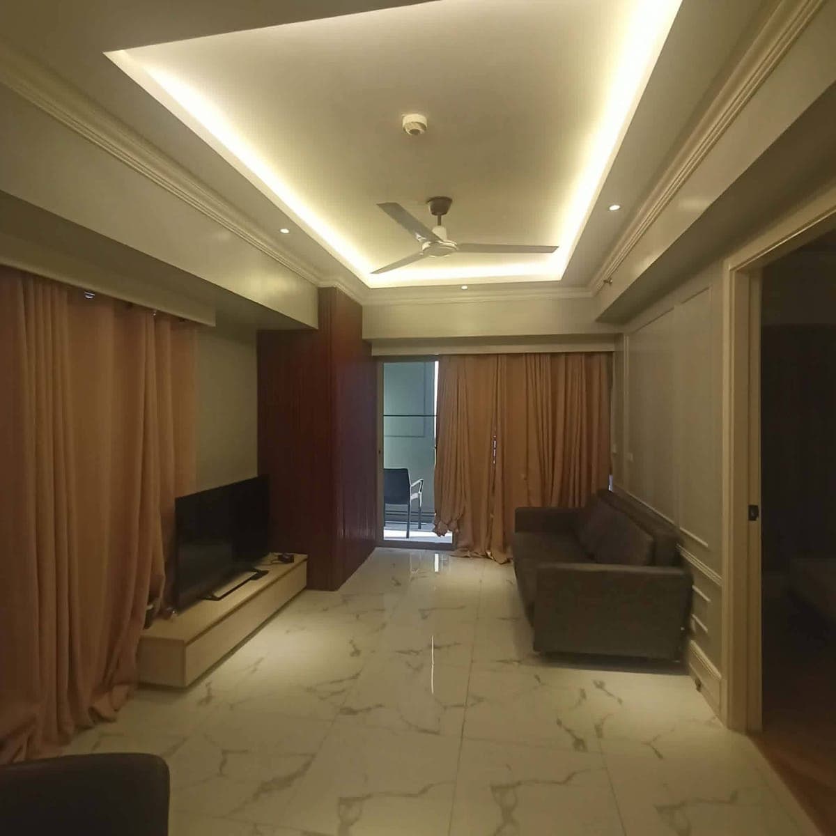 🏙️ FOR LEASE – 1BR Corner Unit w/ Balcony - photo 1