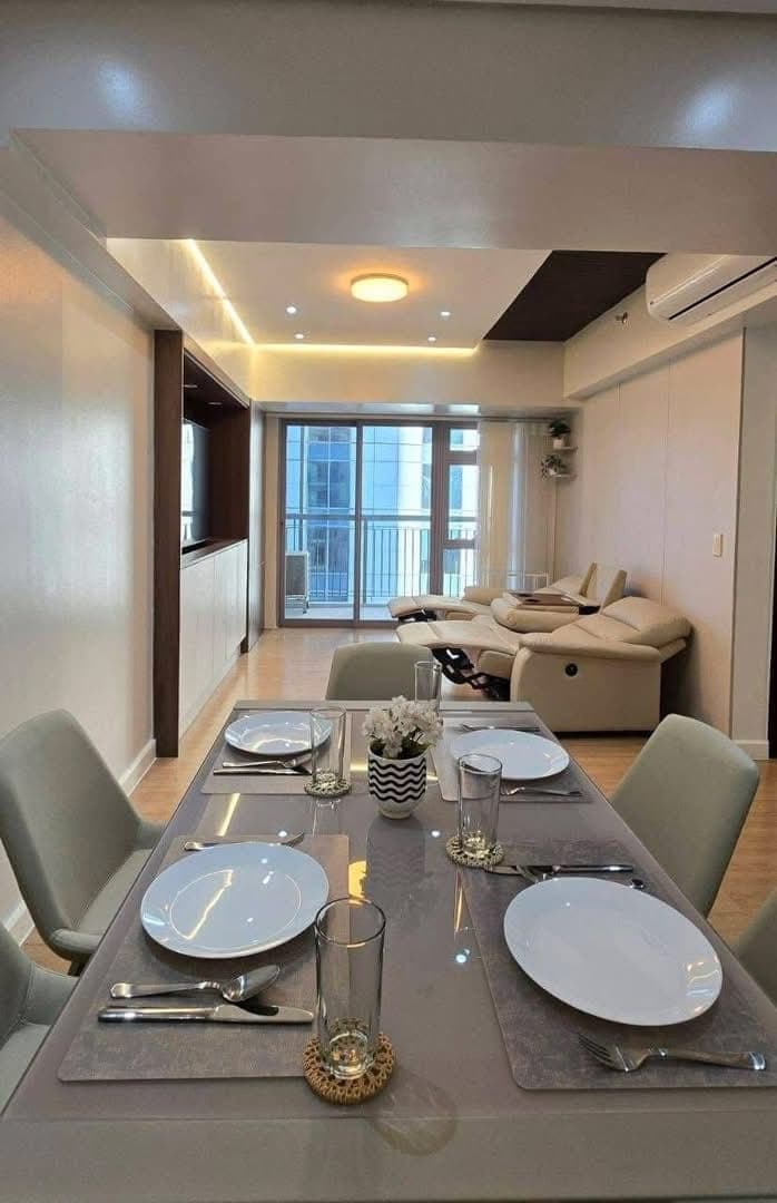 For Lease; Fully Furnished 2 BR at Park Triangle, BGC, Taguig City - photo 1