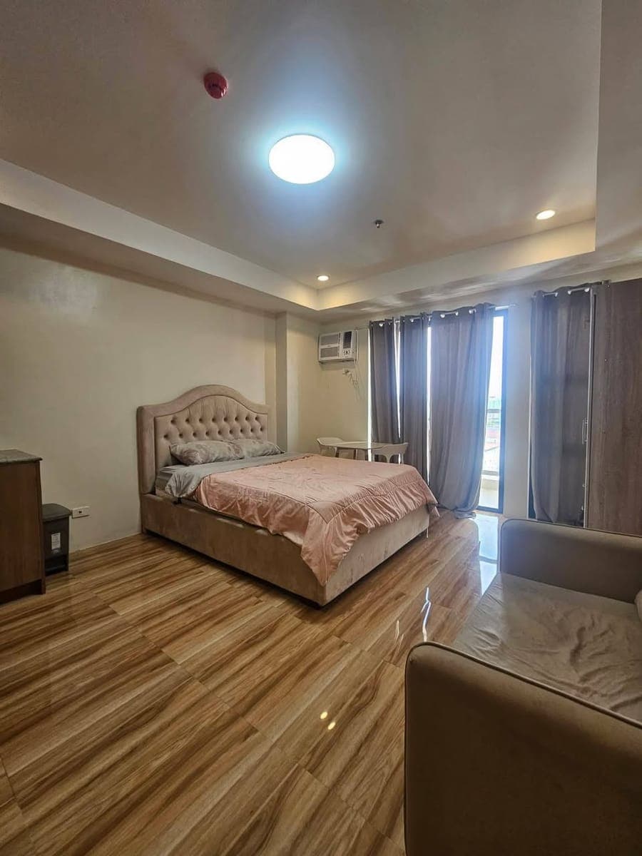 D’ Residential Loft – Studio Unit with Balcony + Exclusive Parking ✨ - photo 1
