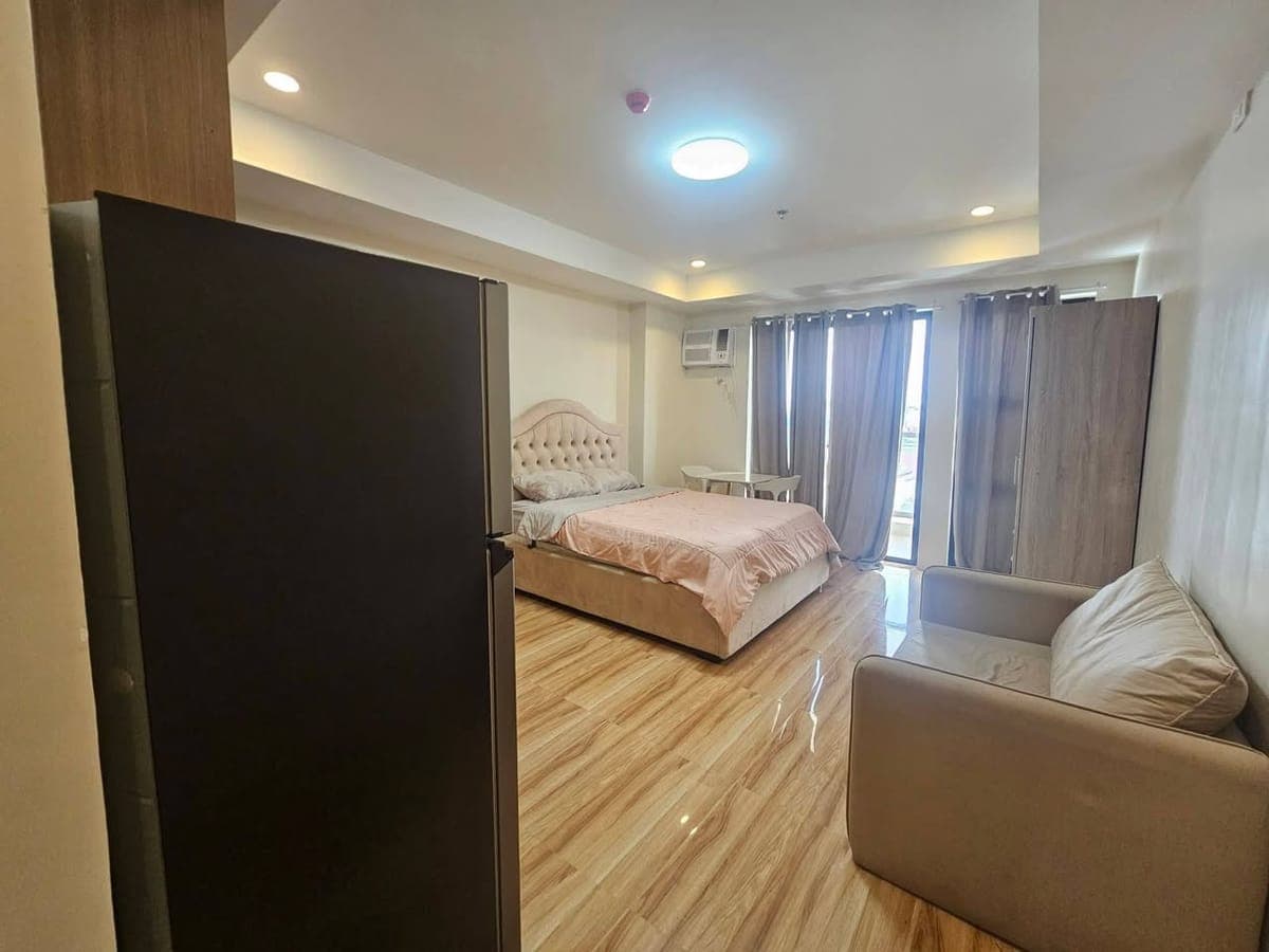 D’ Residential Loft – Studio Unit with Balcony + Exclusive Parking ✨ - photo 2