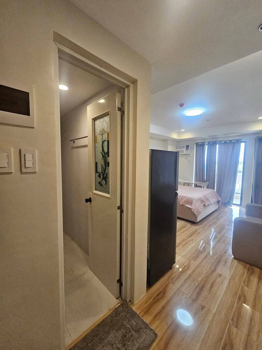 D’ Residential Loft – Studio Unit with Balcony + Exclusive Parking ✨ - photo 3