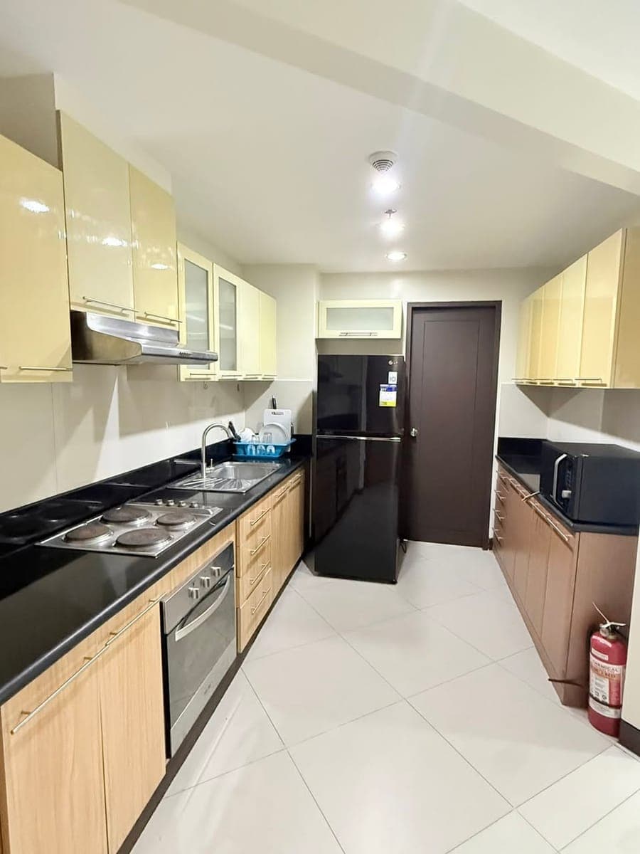 🏙️ MOVE-IN READY CONDO IN THE HEART OF MAKATI CBD!✨ - photo 1
