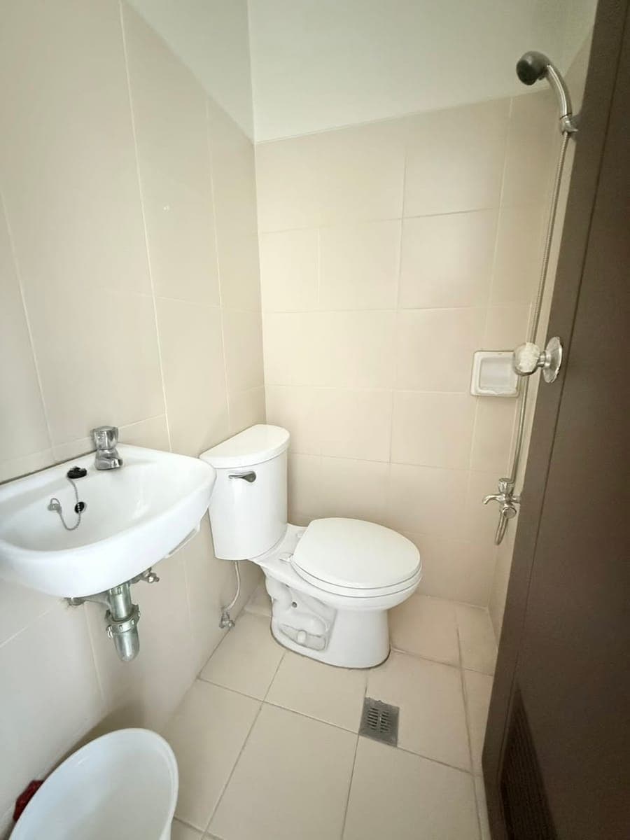 🏙️ MOVE-IN READY CONDO IN THE HEART OF MAKATI CBD!✨ - photo 3