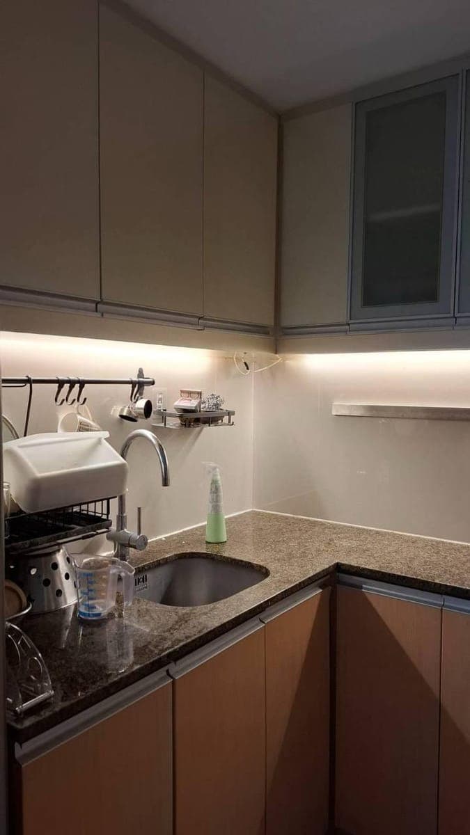 FOR RENT1-bedroom condominium unit with balcony, semi-furnished (stove, washing machine and ref), 1T&B - photo 3