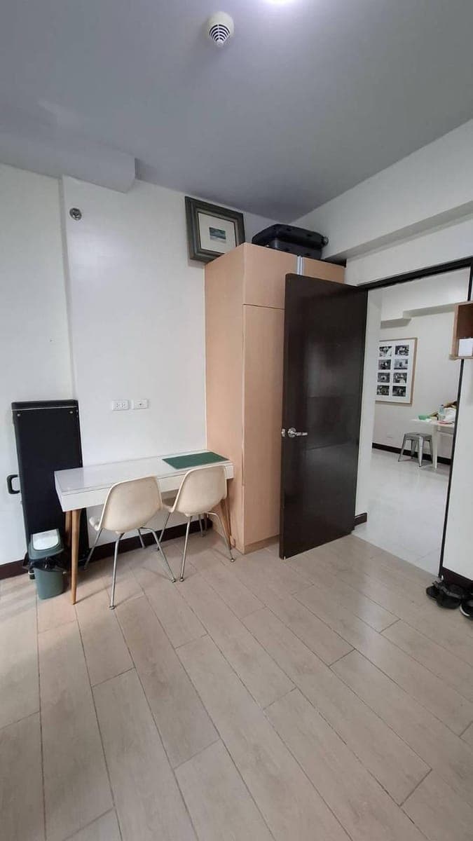 FOR RENT1-bedroom condominium unit with balcony, semi-furnished (stove, washing machine and ref), 1T&B - photo 2