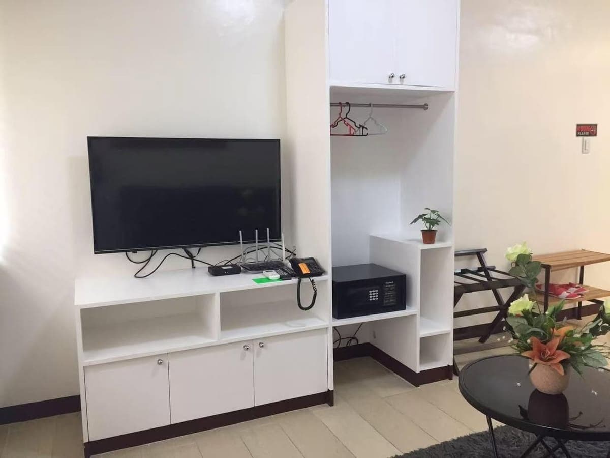 🏙️ CROWNE BAY TOWER STUDIO FOR RENT - photo 2