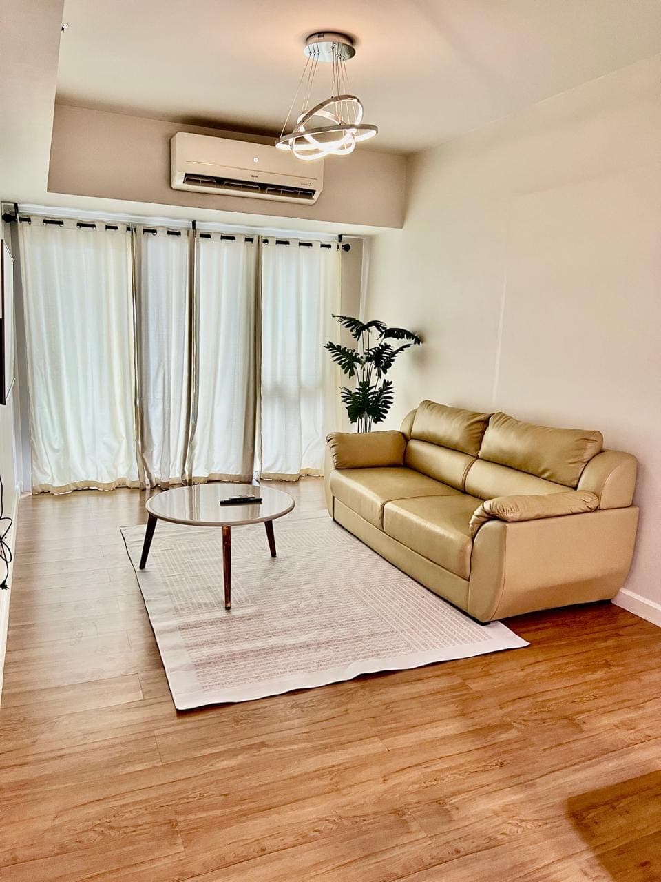 FOR LEASE BGC - photo 3