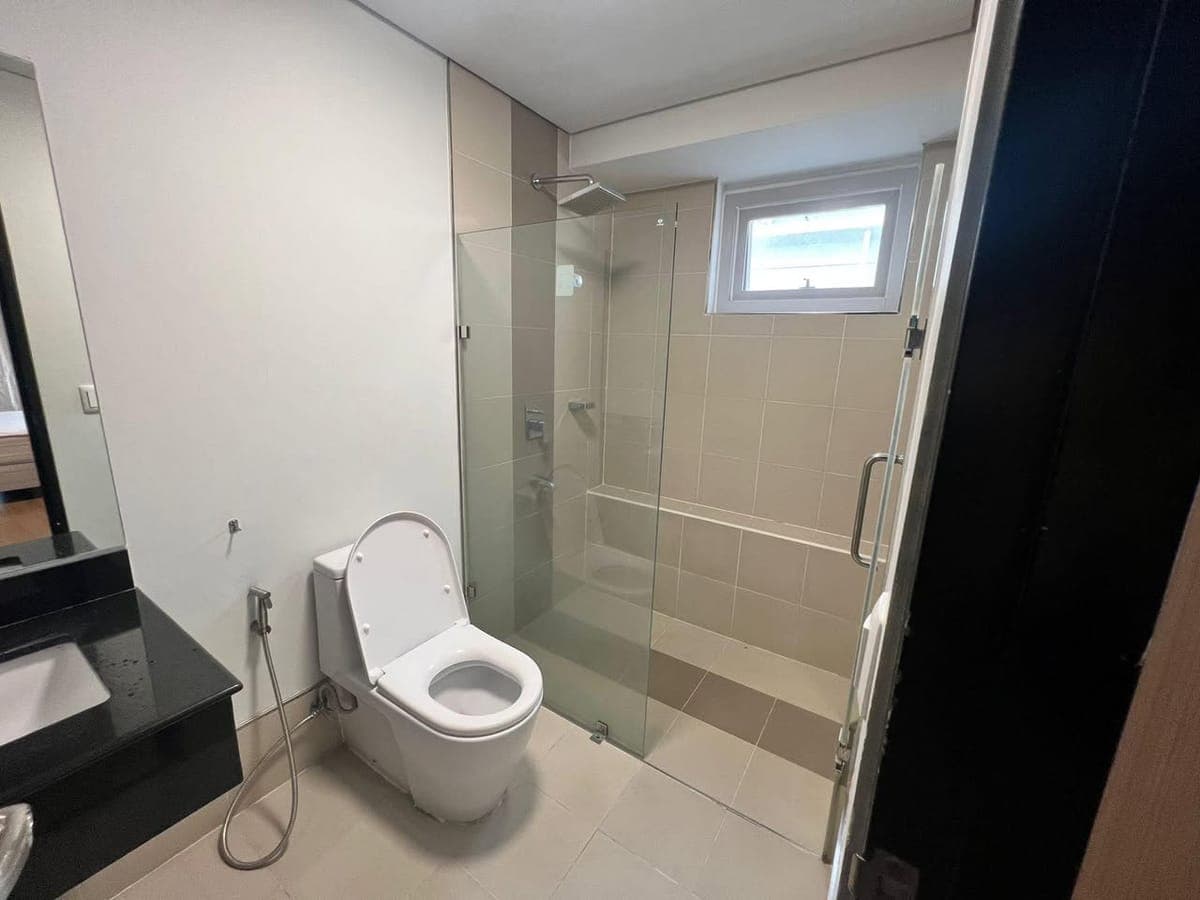 FOR LEASE BGC - photo 4