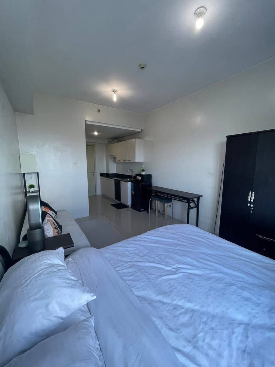 FOR RENT: ₱20,000/month. | Inclusive association dues - photo 1