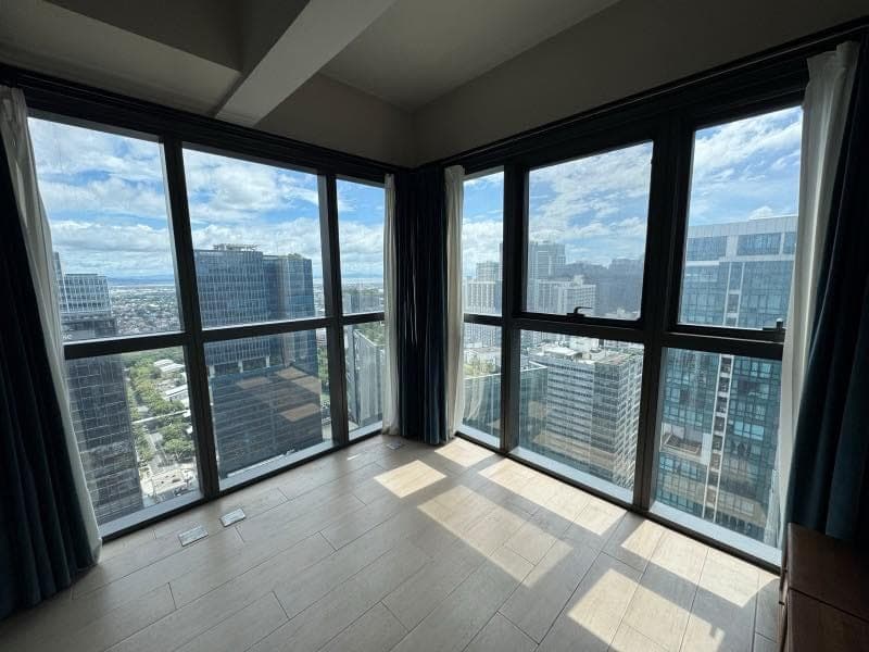 【Uptown Ritz Residences for Rent】 - photo 1