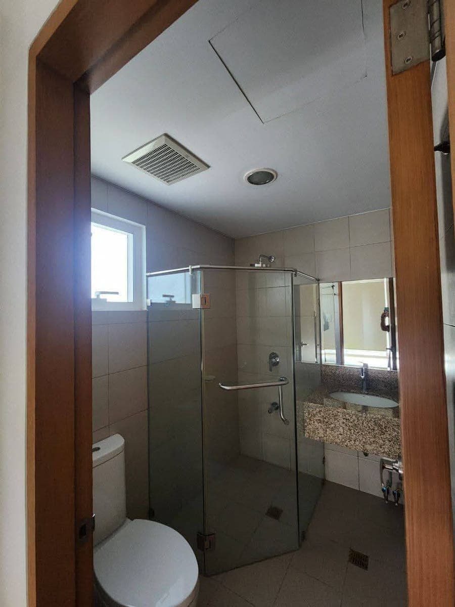 2BR WITH BALCONY FOR LEASE IN BGC - photo 5