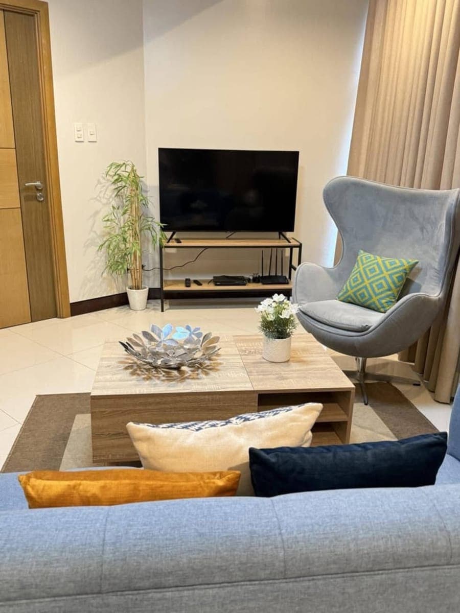 FOR RENT!!! TWO BEDROOMS WITH MAID'S ROOM AND PARKING IN ONE CENTRAL MAKATI 2BR Ful - photo 4