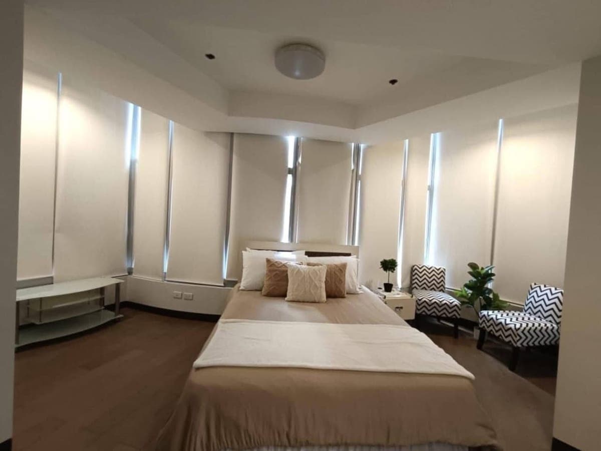 FOR RENT!!! TWO BEDROOMS WITH MAID'S ROOM AND PARKING IN ONE CENTRAL MAKATI 2BR Ful - photo 5