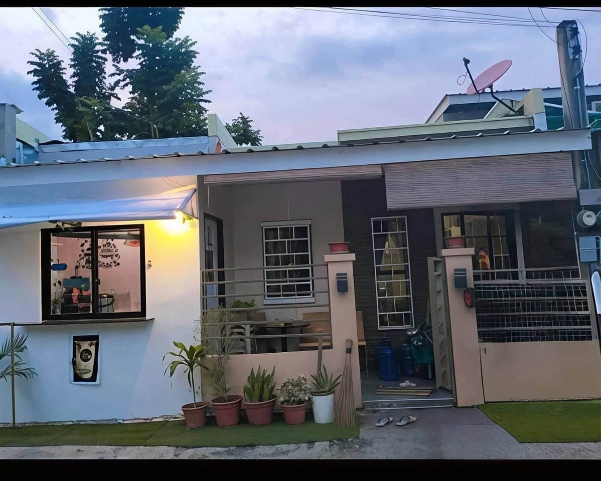 🏡 HOUSE FOR RENT – Lumina End Unit - photo 1