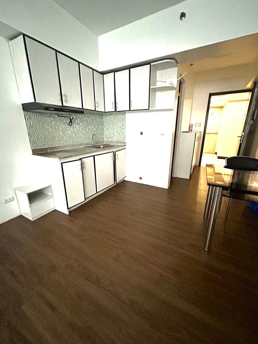 For Lease - photo 1