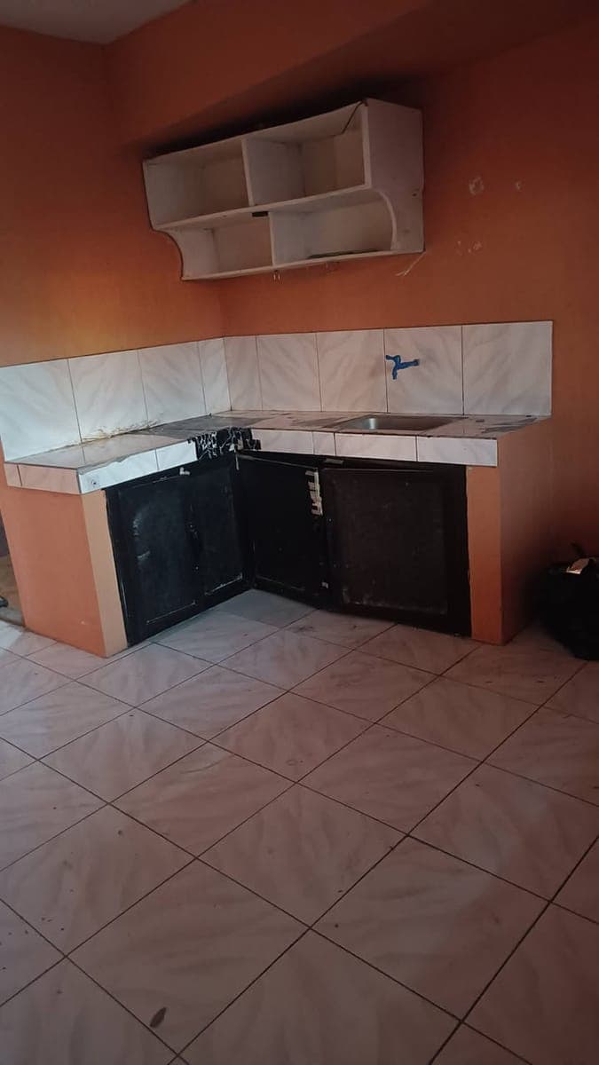 Room 4 Rent North signal baranggay pili street  8k 1 bedroom own meter light and sub meter water 3rd... - photo 1