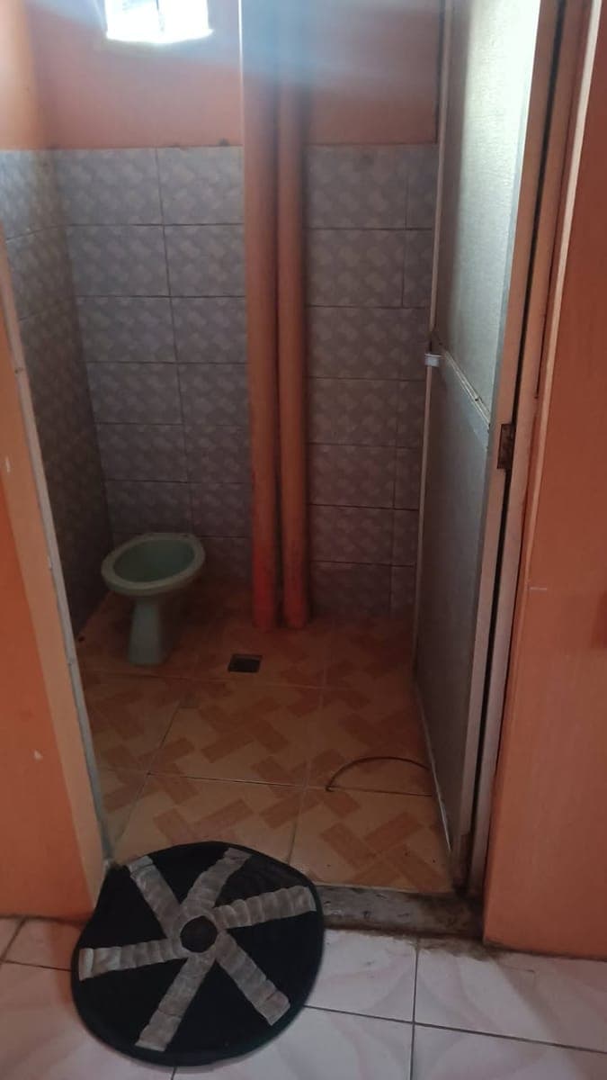Room 4 Rent North signal baranggay pili street  8k 1 bedroom own meter light and sub meter water 3rd... - photo 4