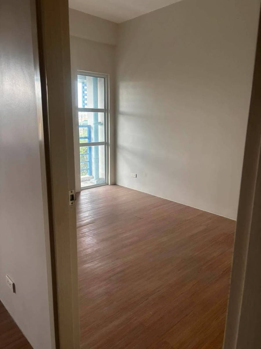 Brand new 1 bedroom condo unit for rent at the loop - photo 1