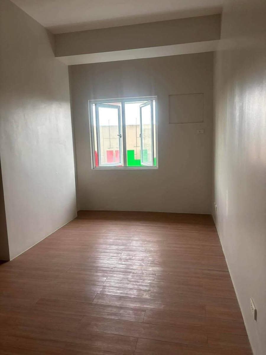 Brand new 1 bedroom condo unit for rent at the loop - photo 2