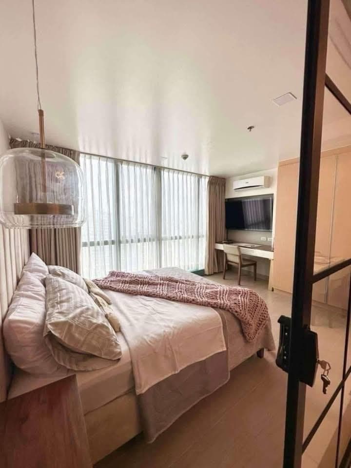 For Lease: 1 Bedroom in One Uptown SW tower BGC, Taguig City (Brand New Inverter ACs) - photo 2