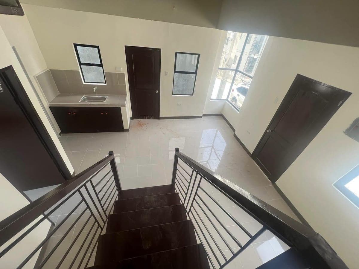 Victors subdivision House for rent - photo 2