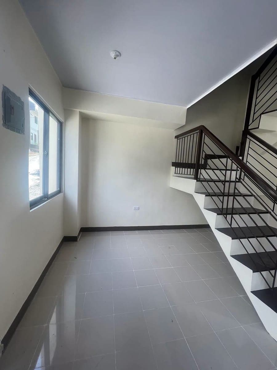 Victors subdivision House for rent - photo 4