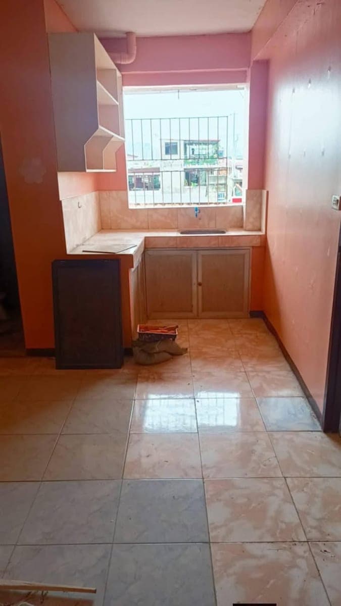 Room 4 rent  2 room  8k own meter Ilan sub meter  tubig  motor parking  8L caramay st brgy katupran - photo 1