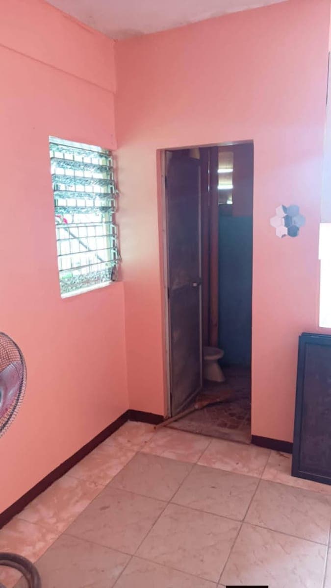 Room 4 rent  2 room  8k own meter Ilan sub meter  tubig  motor parking  8L caramay st brgy katupran - photo 2