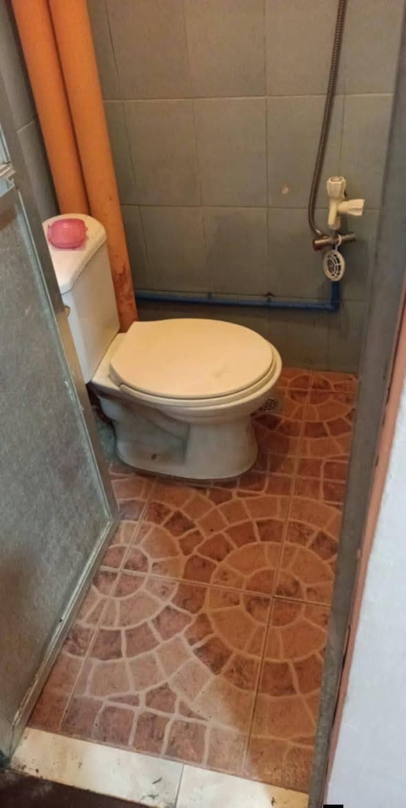 Room 4 rent  2 room  8k own meter Ilan sub meter  tubig  motor parking  8L caramay st brgy katupran - photo 4