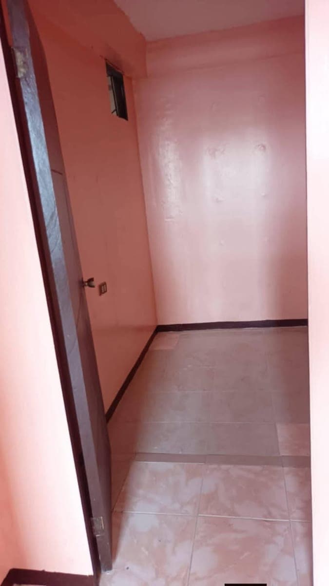 Room 4 rent  2 room  8k own meter Ilan sub meter  tubig  motor parking  8L caramay st brgy katupran - photo 5