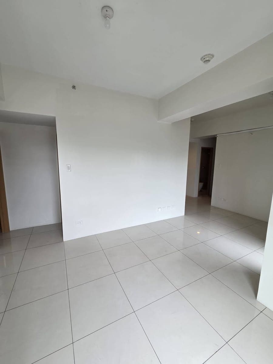FOR LEASE | 2BR with Parking | Spacious Corner Unit | ₱75,000/Month - photo 3