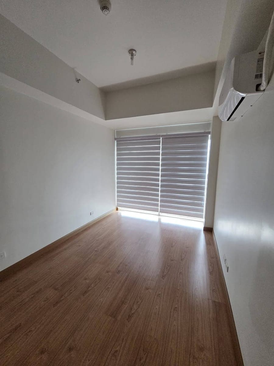 FOR LEASE | 2BR with Parking | Spacious Corner Unit | ₱75,000/Month - photo 4