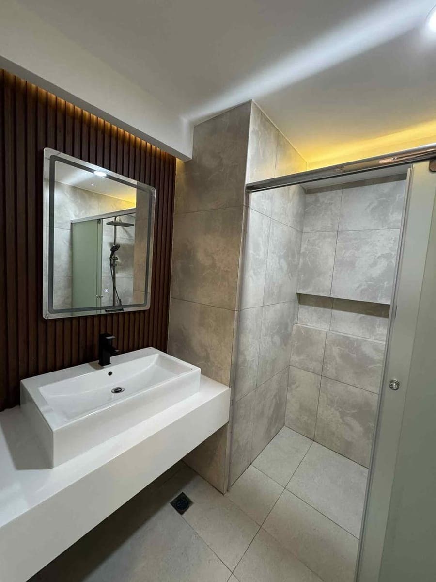FOR LEASE: - photo 1