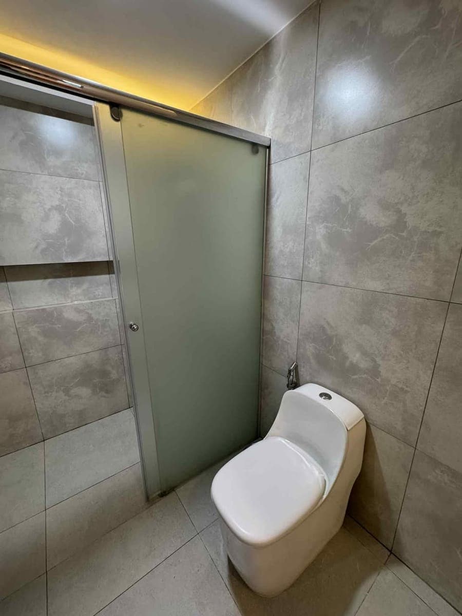 FOR LEASE: - photo 2